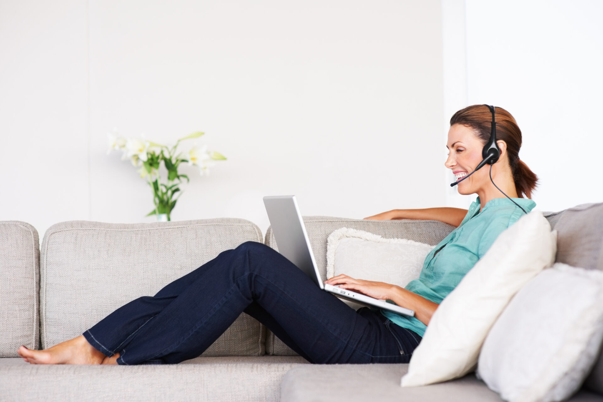 Work from home answer calls on your laptop or mobile phone virtual handset on remote device answer calls remotely